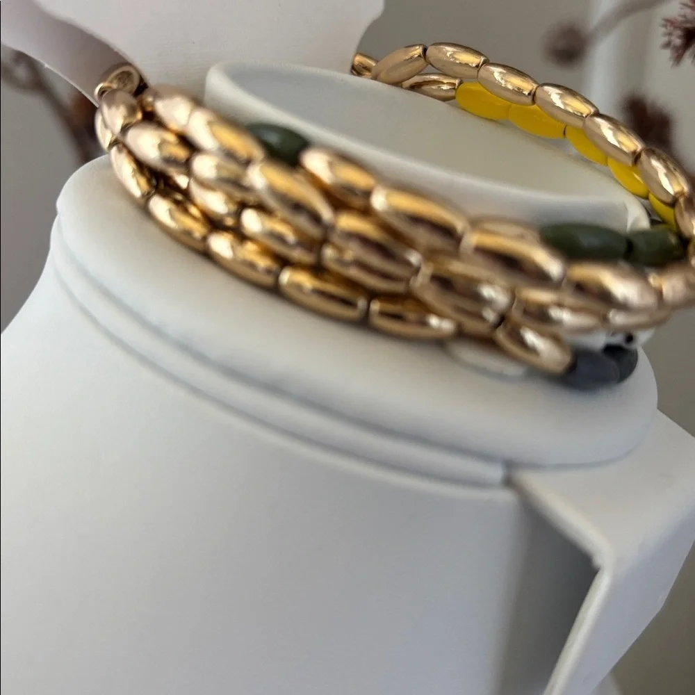 Laura Ford Goldtone 5 Row Rice bead yellow,green, blues & white,chunky stretch
